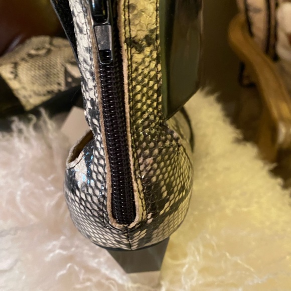 Beautiful shoes Canadian size 9 worn once. Condition like brand new.Very soft - Picture 2 of 7